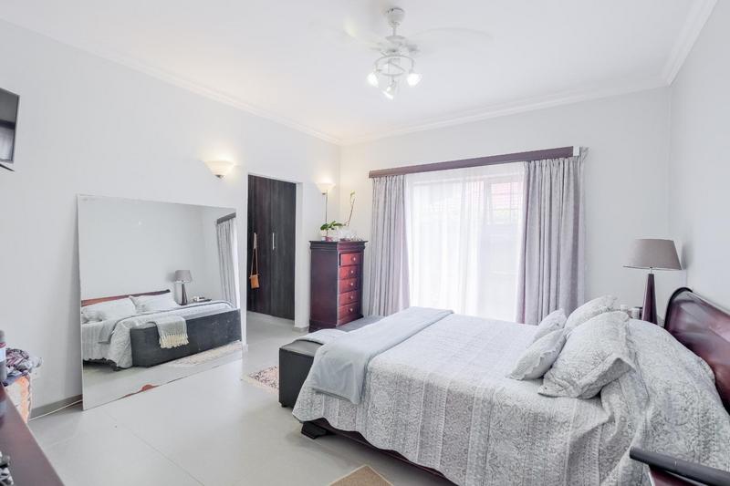 5 Bedroom Property for Sale in Faerie Glen Gauteng