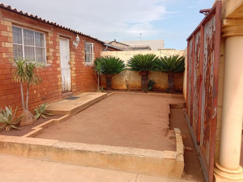 2 Bedroom Property for Sale in Naledi Gauteng