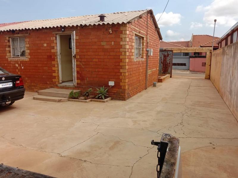 2 Bedroom Property for Sale in Naledi Gauteng