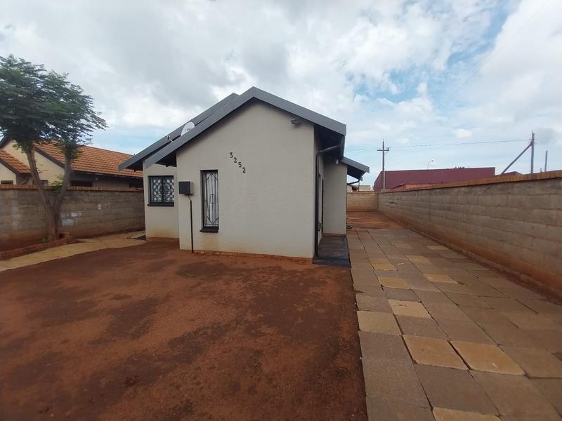 2 Bedroom Property for Sale in Protea Glen Gauteng