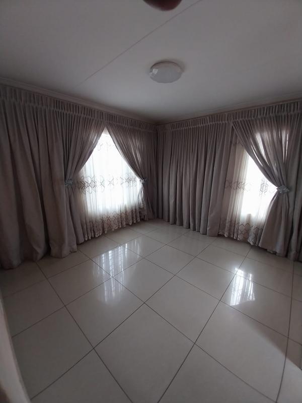 2 Bedroom Property for Sale in Protea Glen Gauteng