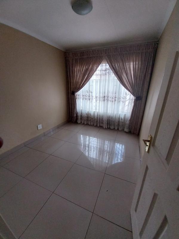 2 Bedroom Property for Sale in Protea Glen Gauteng