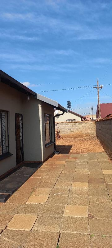 2 Bedroom Property for Sale in Protea Glen Gauteng