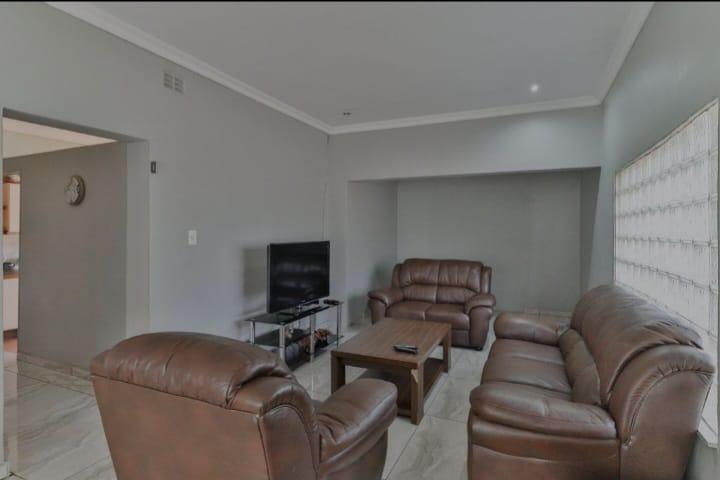 4 Bedroom Property for Sale in Pretoria Gardens Gauteng