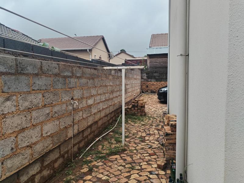 To Let 3 Bedroom Property for Rent in Witpoortjie Gauteng