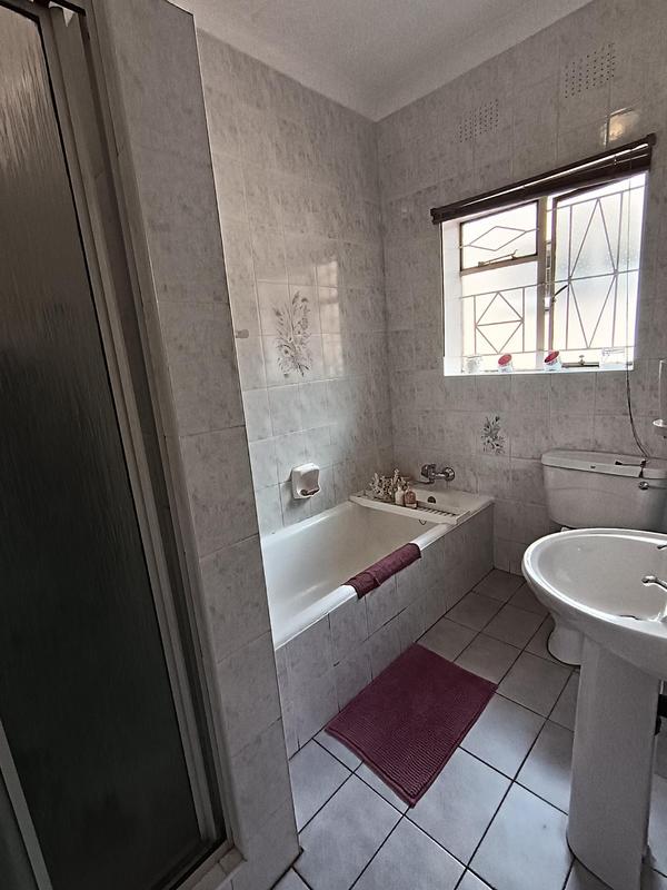 3 Bedroom Property for Sale in Dawnview Gauteng