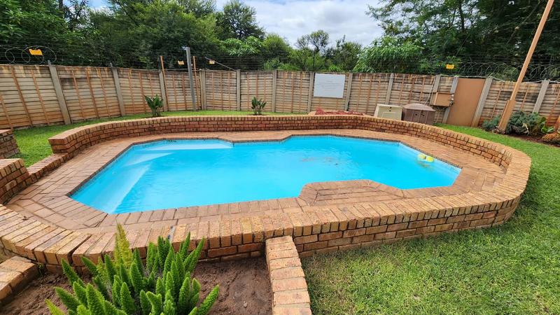 2 Bedroom Property for Sale in Doornpoort Gauteng