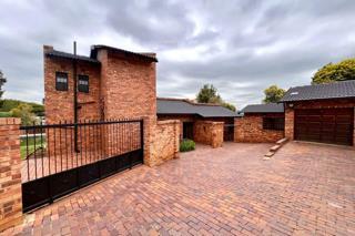 4 Bedroom Property for Sale in Glenvista Gauteng