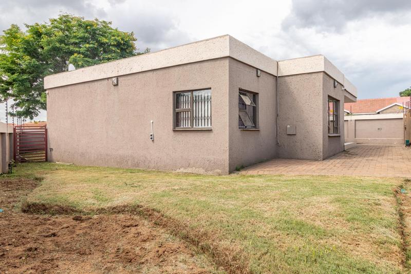 3 Bedroom Property for Sale in Noordwyk Gauteng