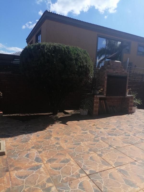 To Let 4 Bedroom Property for Rent in The Orchards Gauteng