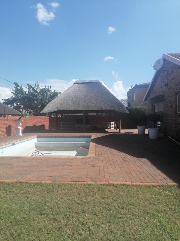 To Let 4 Bedroom Property for Rent in The Orchards Gauteng