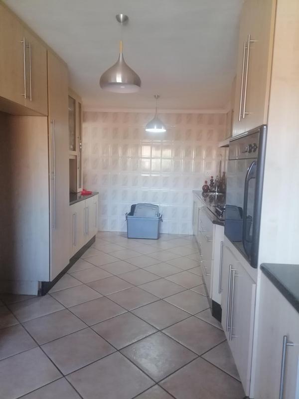 To Let 4 Bedroom Property for Rent in The Orchards Gauteng