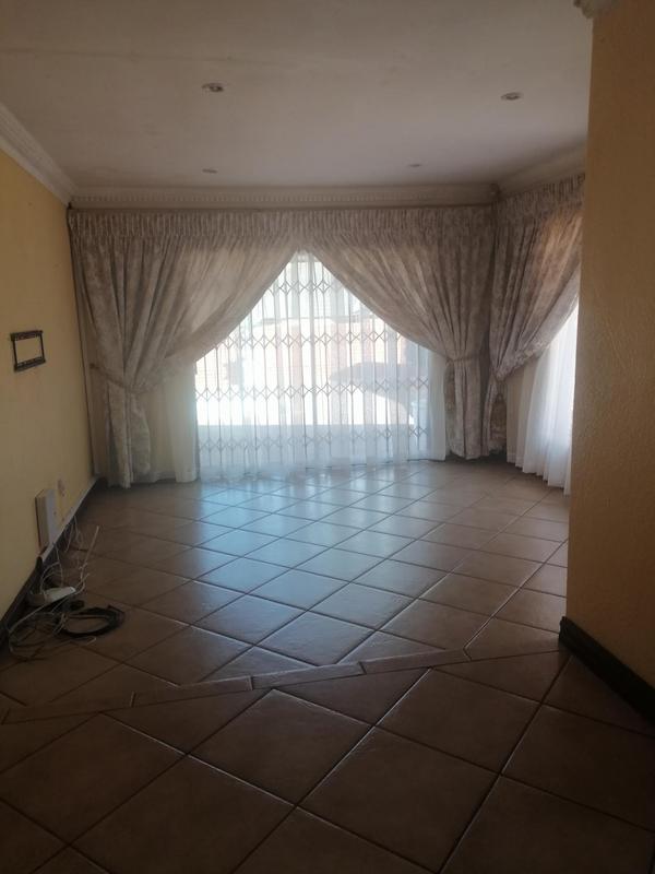 To Let 4 Bedroom Property for Rent in The Orchards Gauteng