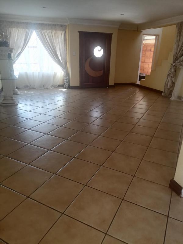 To Let 4 Bedroom Property for Rent in The Orchards Gauteng