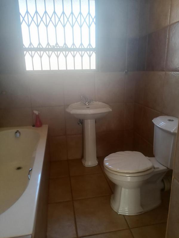 To Let 4 Bedroom Property for Rent in The Orchards Gauteng