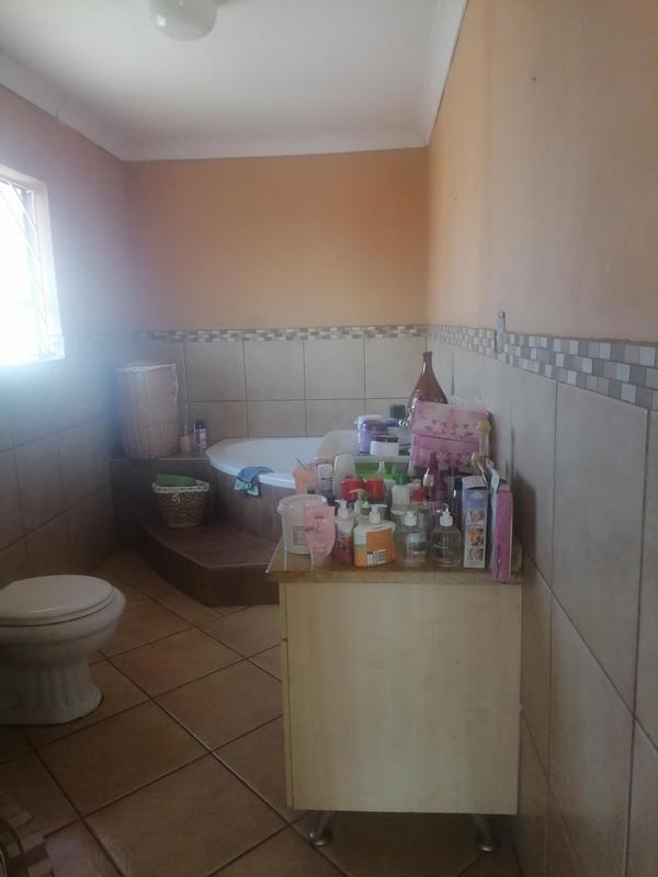 To Let 4 Bedroom Property for Rent in The Orchards Gauteng