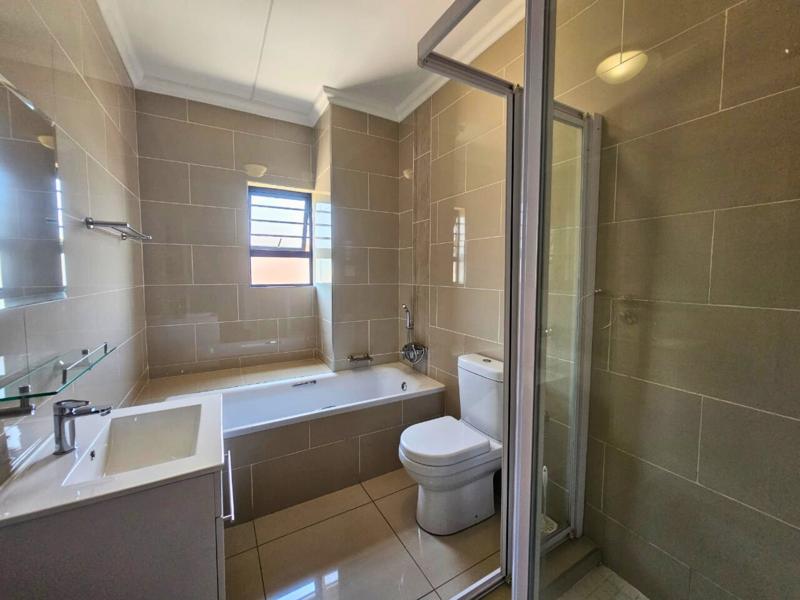 2 Bedroom Property for Sale in Crowthorne Gauteng