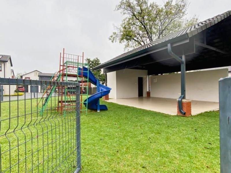 2 Bedroom Property for Sale in Crowthorne Gauteng