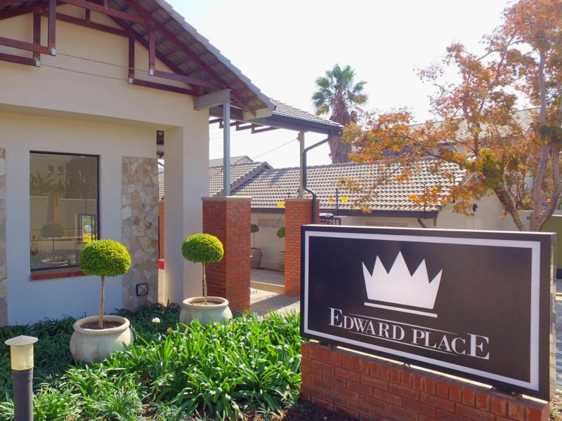 2 Bedroom Property for Sale in Crowthorne Gauteng