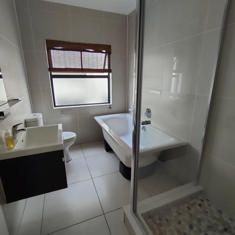 To Let 1 Bedroom Property for Rent in Fourways Gauteng