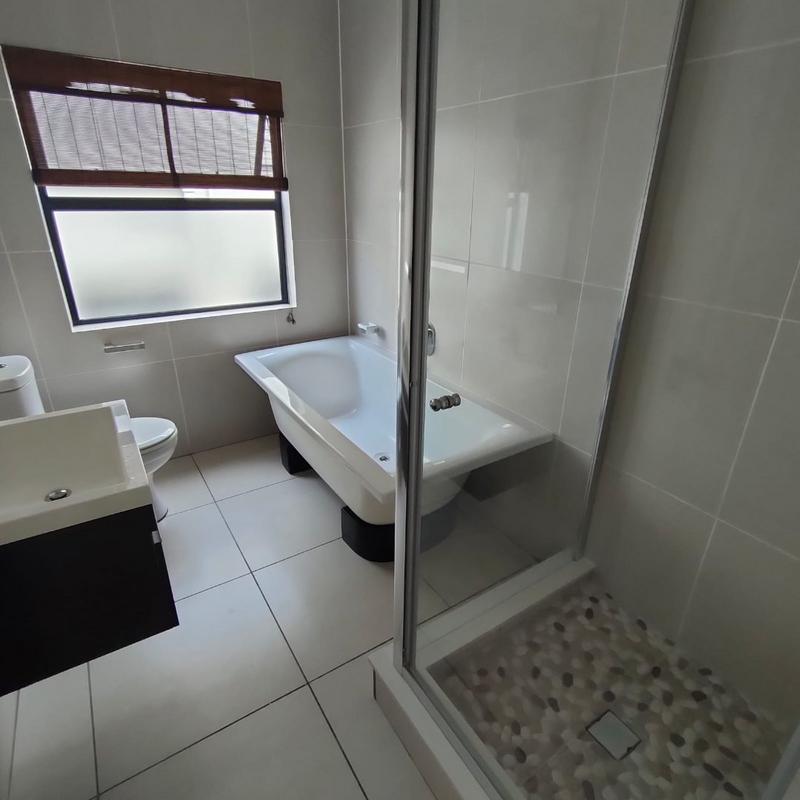 To Let 1 Bedroom Property for Rent in Fourways Gauteng