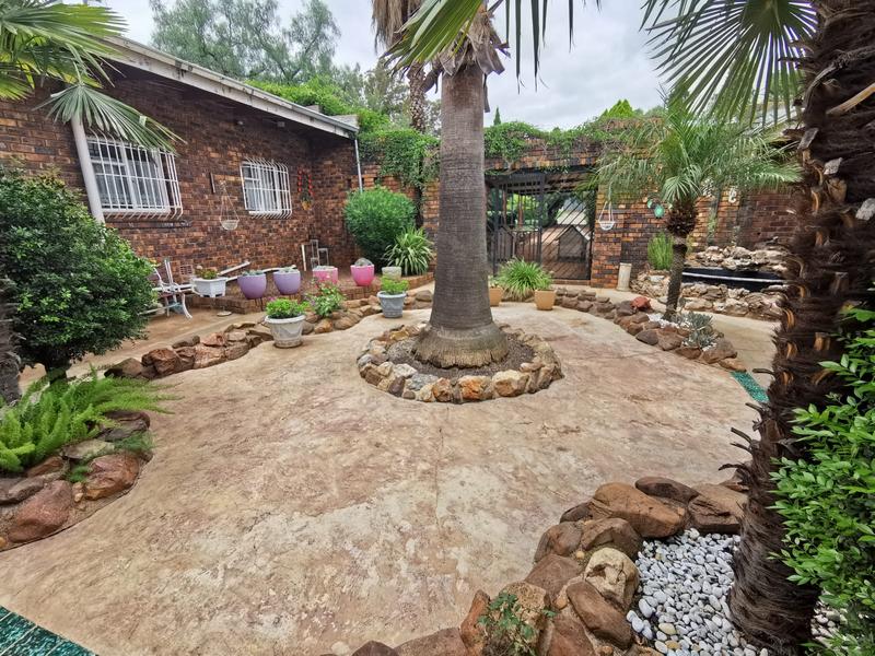 9 Bedroom Property for Sale in Homestead Apple Orchards Gauteng