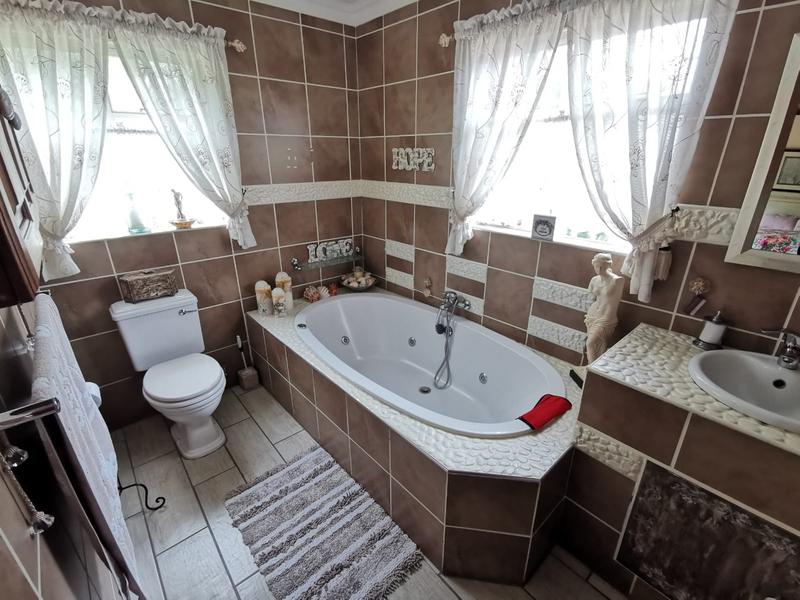 9 Bedroom Property for Sale in Homestead Apple Orchards Gauteng