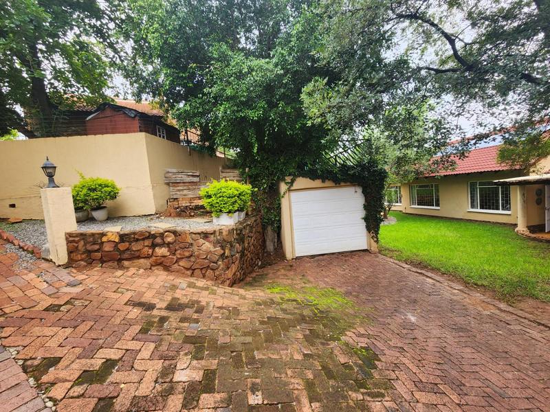 5 Bedroom Property for Sale in Waterkloof Ridge Gauteng