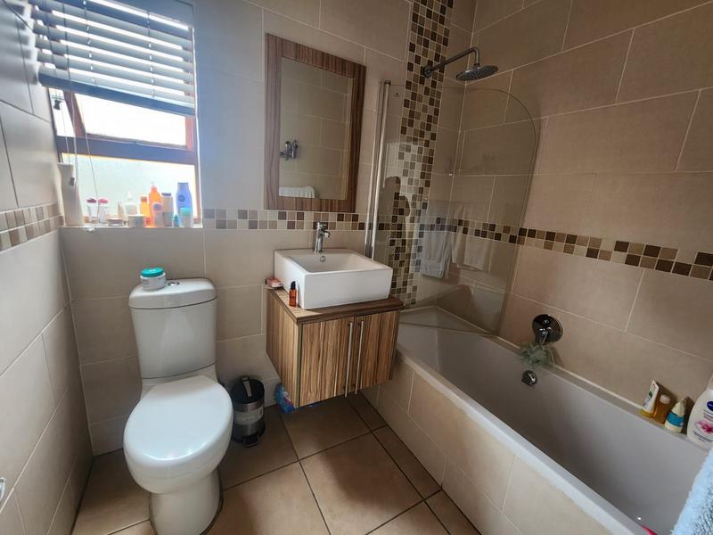 2 Bedroom Property for Sale in Sunninghill Gauteng