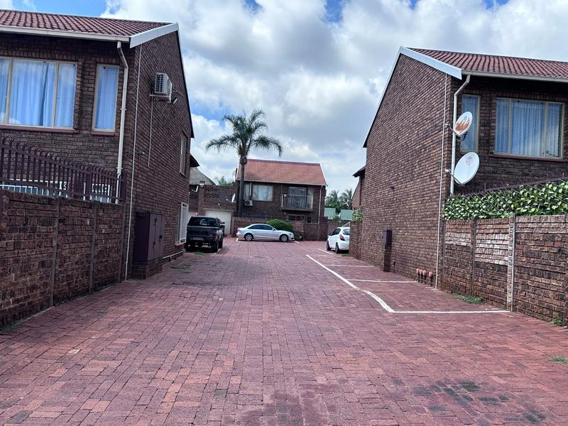 2 Bedroom Property for Sale in Doornpoort Gauteng