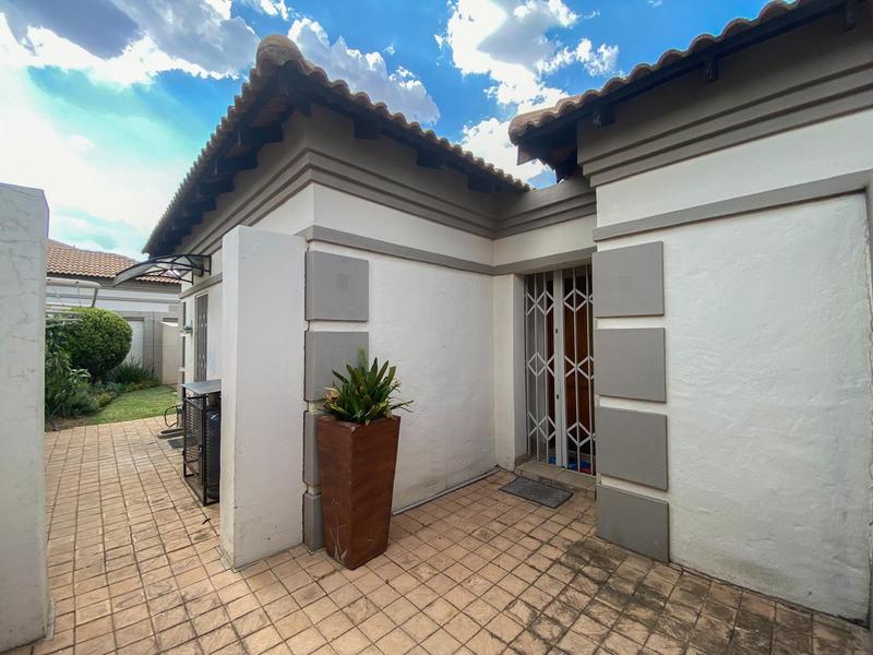 2 Bedroom Property for Sale in Magalieskruin Gauteng