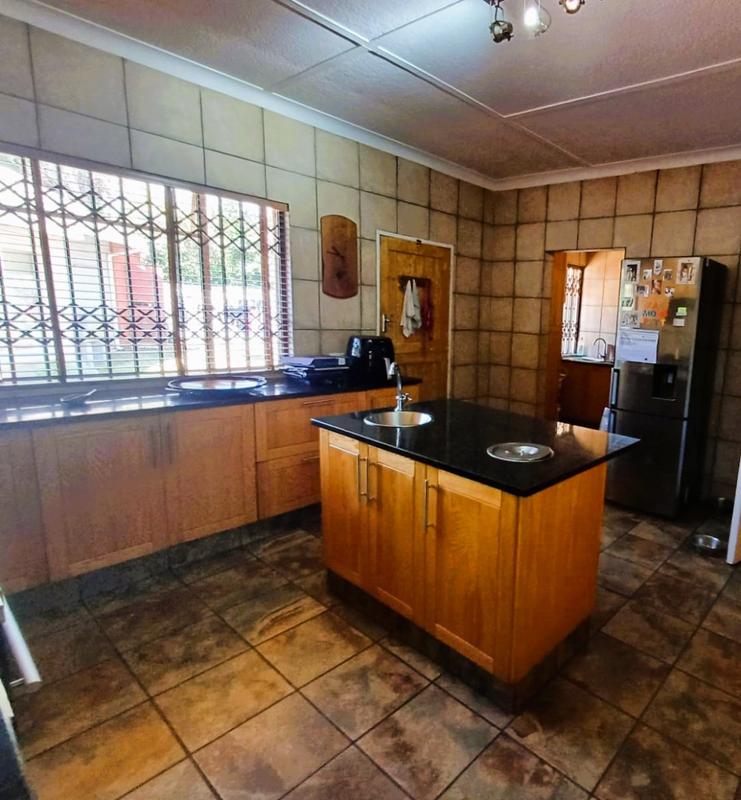 4 Bedroom Property for Sale in Florida Hills Gauteng