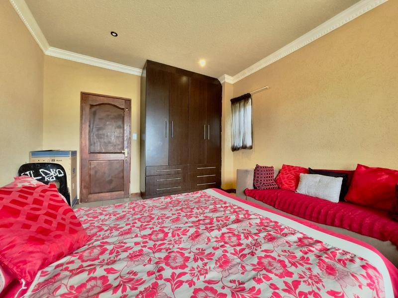 5 Bedroom Property for Sale in The Orchards Gauteng