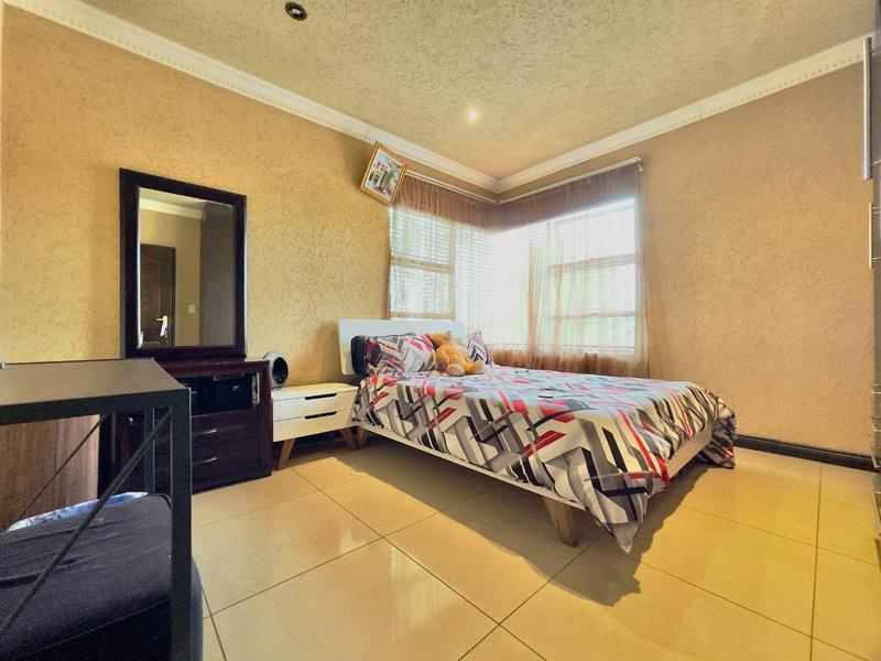 5 Bedroom Property for Sale in The Orchards Gauteng