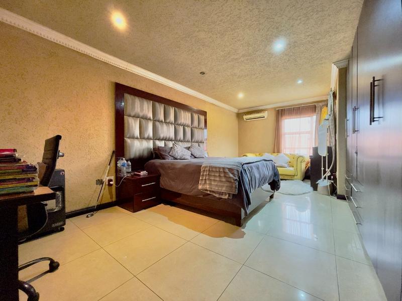 5 Bedroom Property for Sale in The Orchards Gauteng