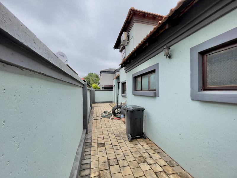 5 Bedroom Property for Sale in The Orchards Gauteng