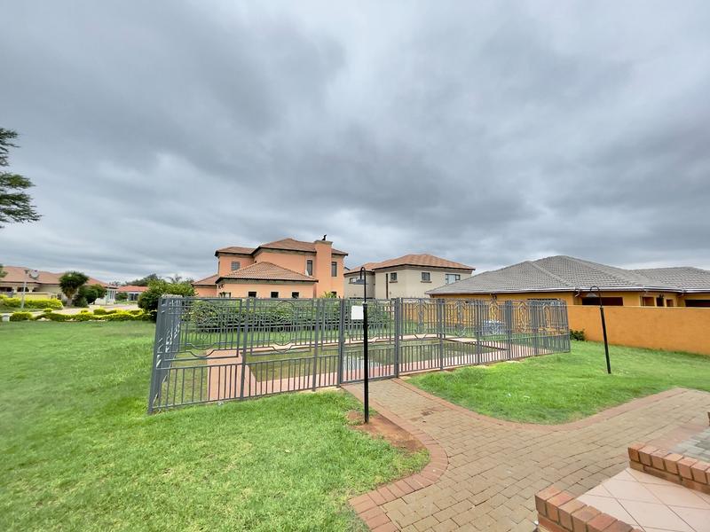 5 Bedroom Property for Sale in The Orchards Gauteng