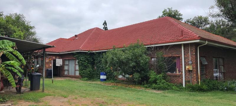 5 Bedroom Property for Sale in Rooiwal A H Gauteng