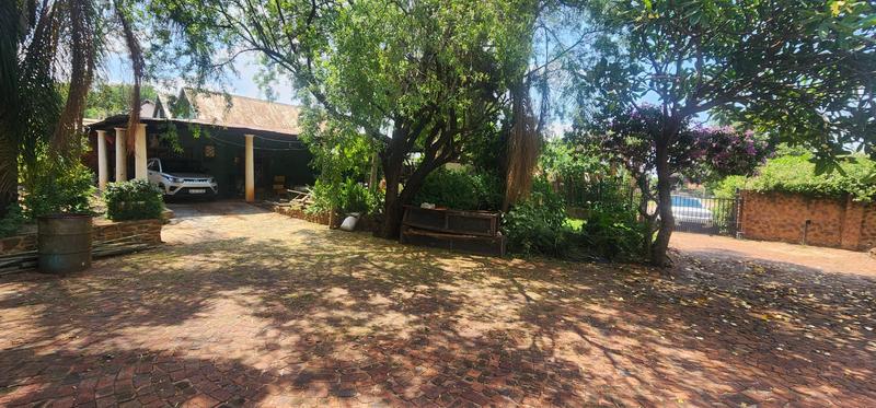 5 Bedroom Property for Sale in The Orchards Gauteng