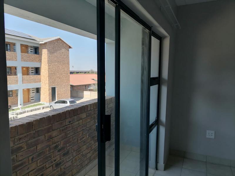 To Let 2 Bedroom Property for Rent in Groblerpark Gauteng