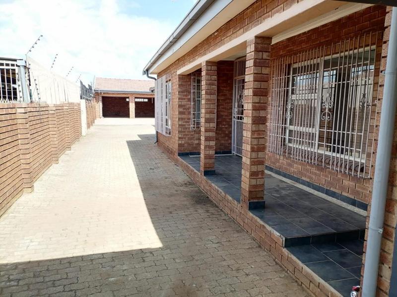 4 Bedroom Property for Sale in Lenasia Gauteng