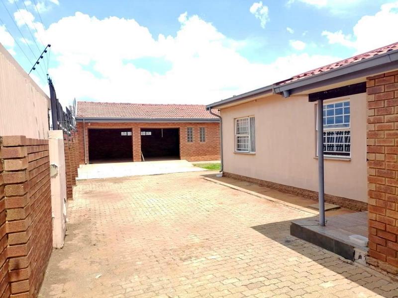 4 Bedroom Property for Sale in Lenasia Gauteng