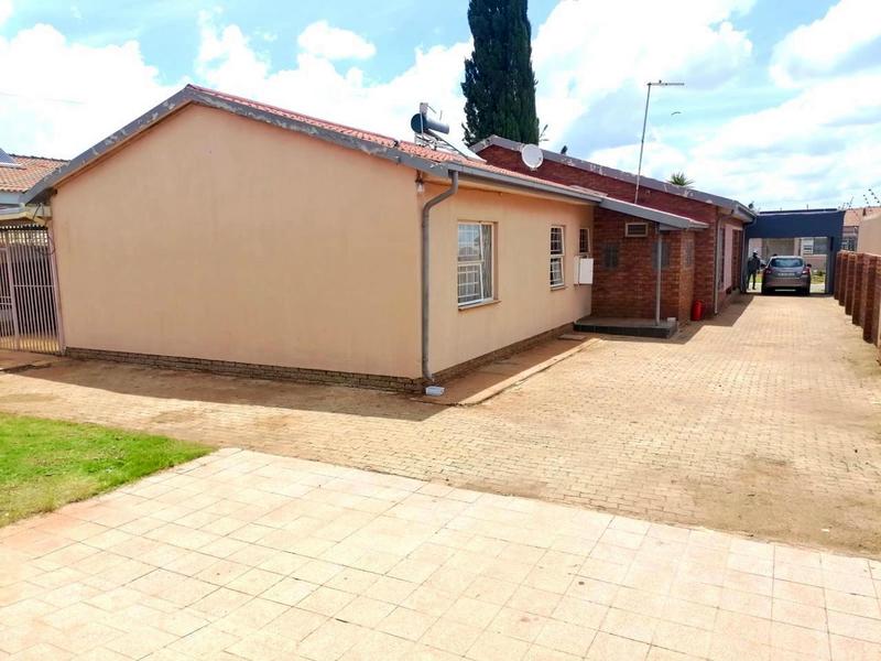 4 Bedroom Property for Sale in Lenasia Gauteng