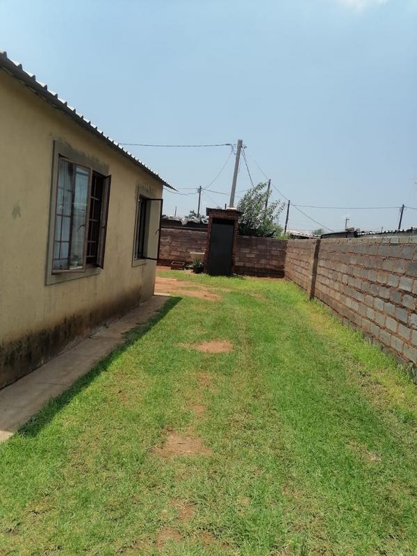 2 Bedroom Property for Sale in Zonkezizwe Gauteng