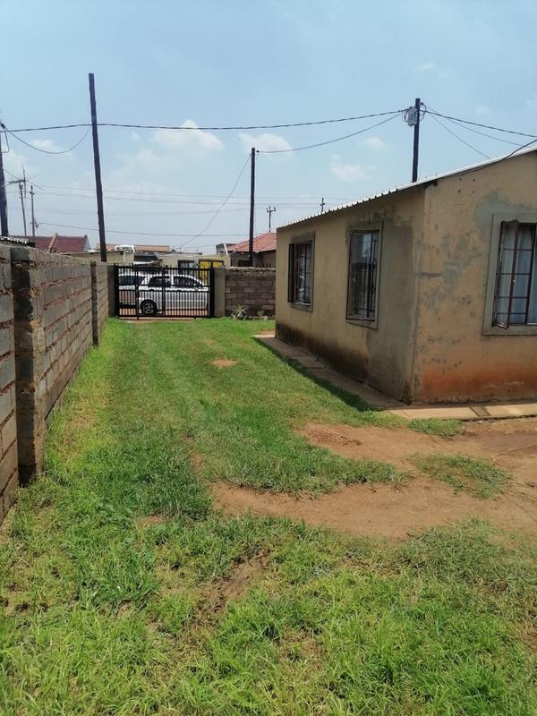 2 Bedroom Property for Sale in Zonkezizwe Gauteng