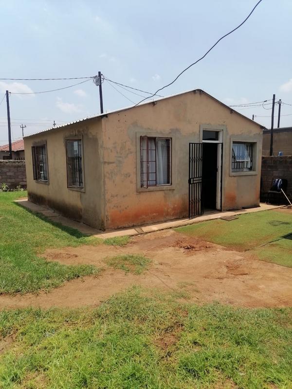 2 Bedroom Property for Sale in Zonkezizwe Gauteng