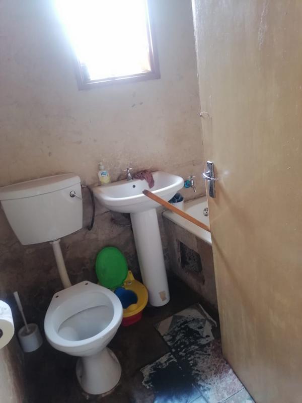 2 Bedroom Property for Sale in Zonkezizwe Gauteng