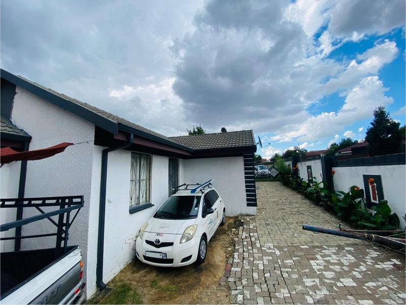 3 Bedroom Property for Sale in Birchleigh North Gauteng