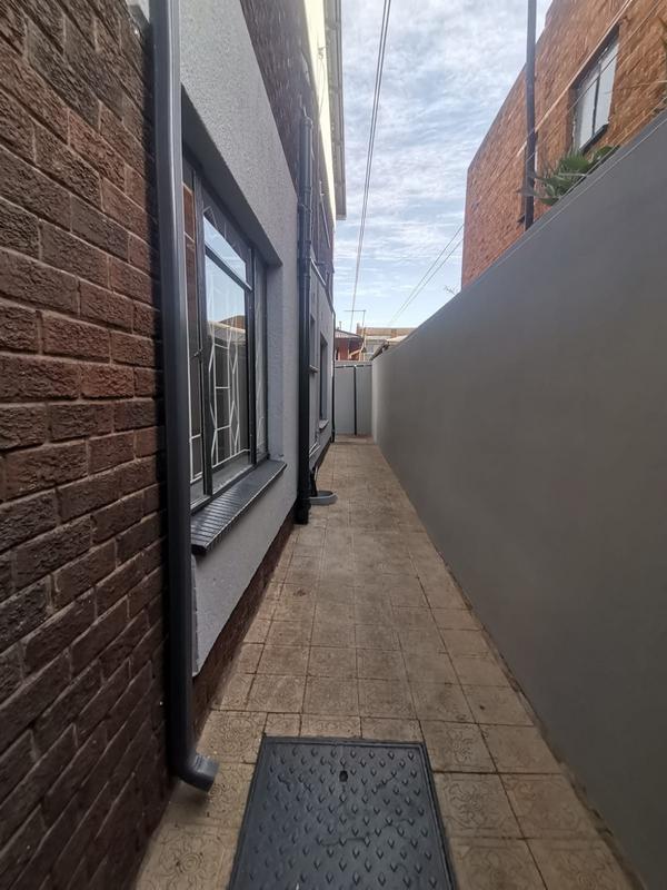 To Let 4 Bedroom Property for Rent in Actonville Gauteng