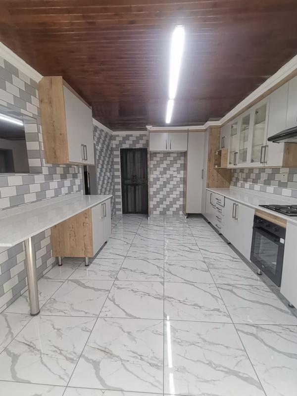 To Let 4 Bedroom Property for Rent in Actonville Gauteng